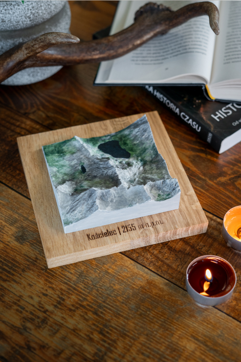 Pamiątka z gór w formie modelu. Góry obrazy.