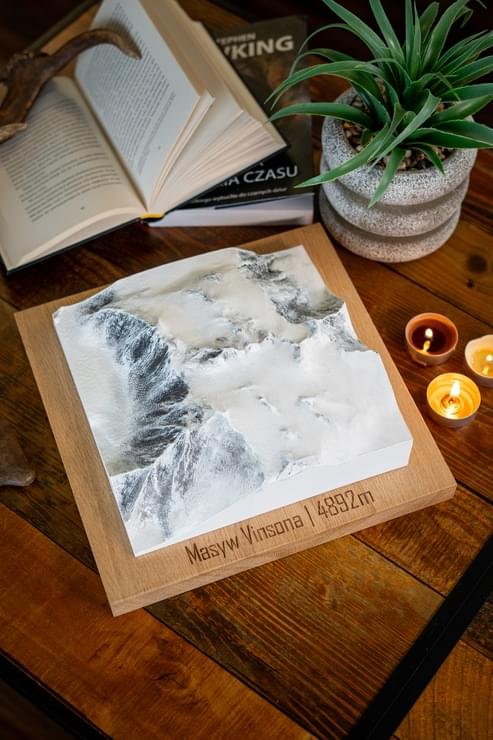 Makieta konkretnego masywu górskiego